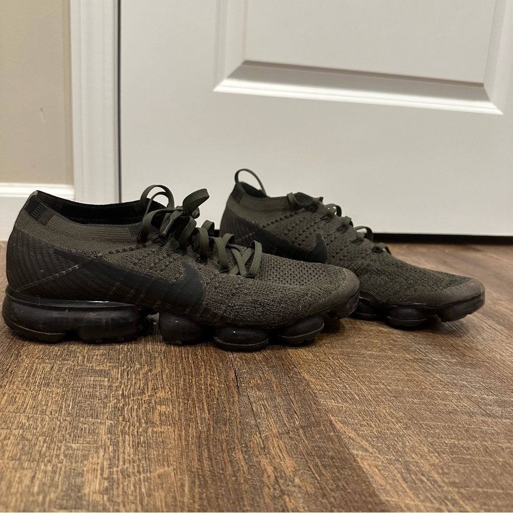 Men’s Nike Vapormax shoes, BARELY WORN.